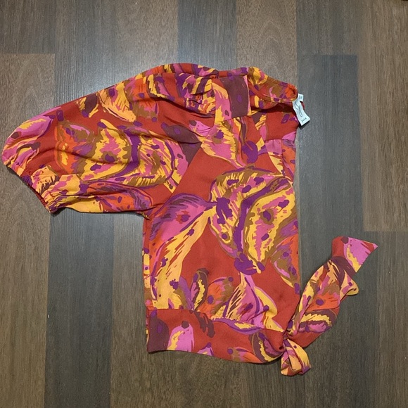 NWOT Joie Parsley Ballon VNeck Waits Tie Cropped Blouse Size M - Picture 12 of 12